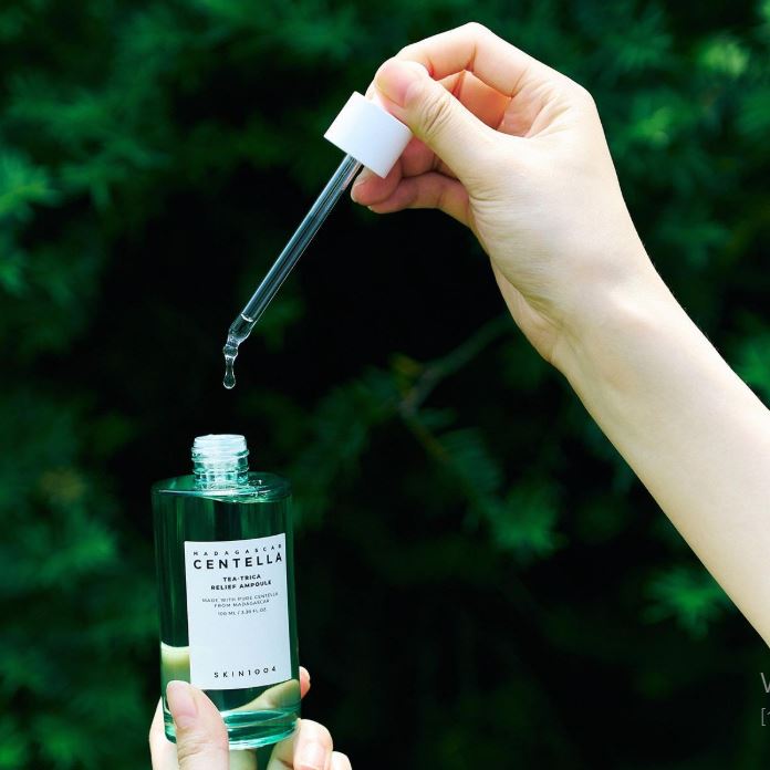 SKIN1004 마다가스카르 센텔라 티-트리카 릴리프 앰플 - 진정 및 여드름 관리 세럼 100ml