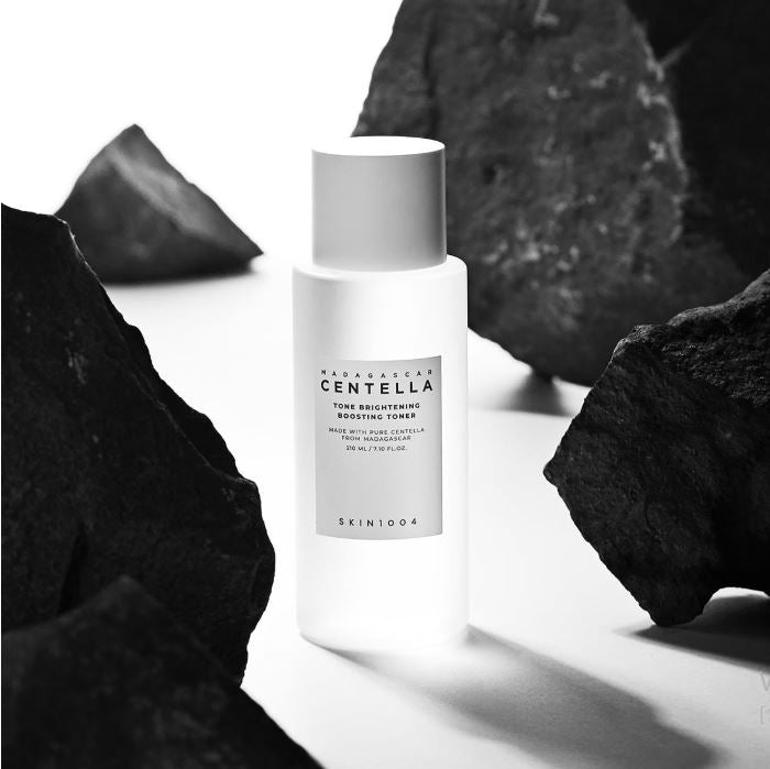 SKIN1004 센텔라 브라이트닝 토너, 균일한 피부톤을 위한 부스팅 한국산 페이셜 토너, 210ml