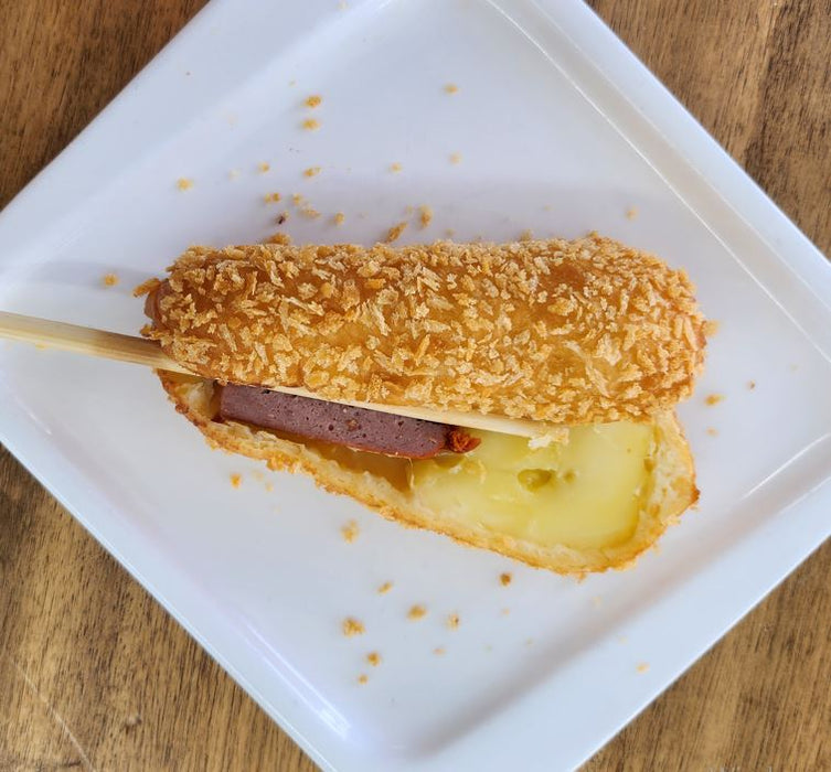 HOY HOY Sausage Cheese Hot Dog 2Pcs with creamy cheese