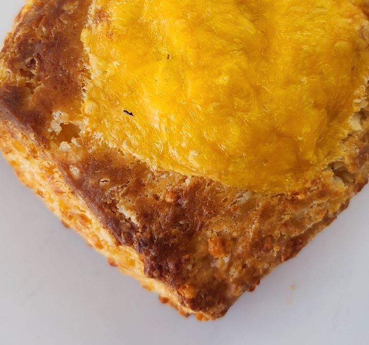 HOY HOY Cheese Scone *2pcs – Buttery & Cheesy Fresh Baked Treat