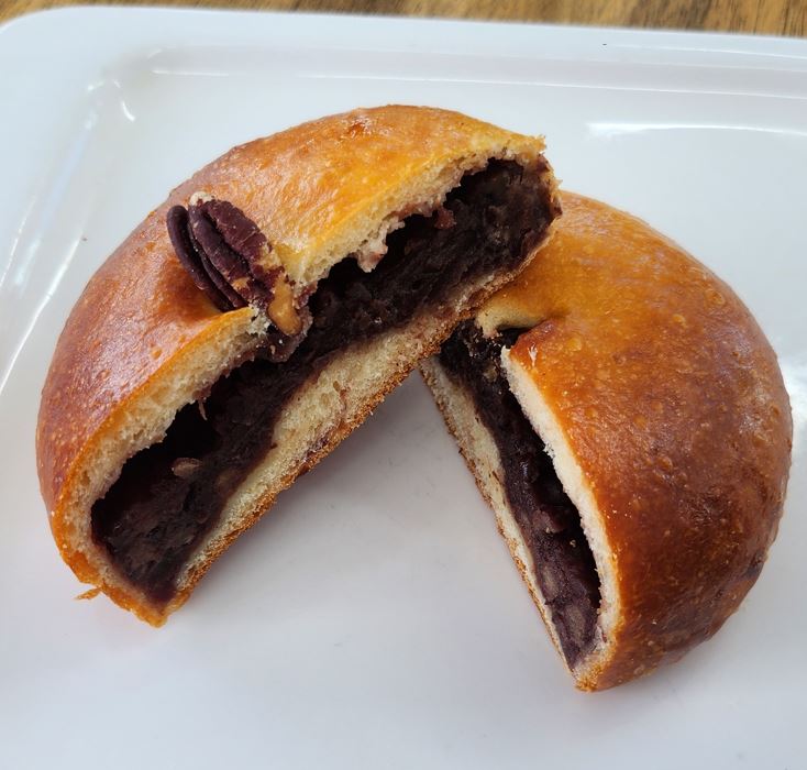 HOY HOY Sweet Red Bean Bun*2pcs – Soft & Fluffy Bakery Classic
