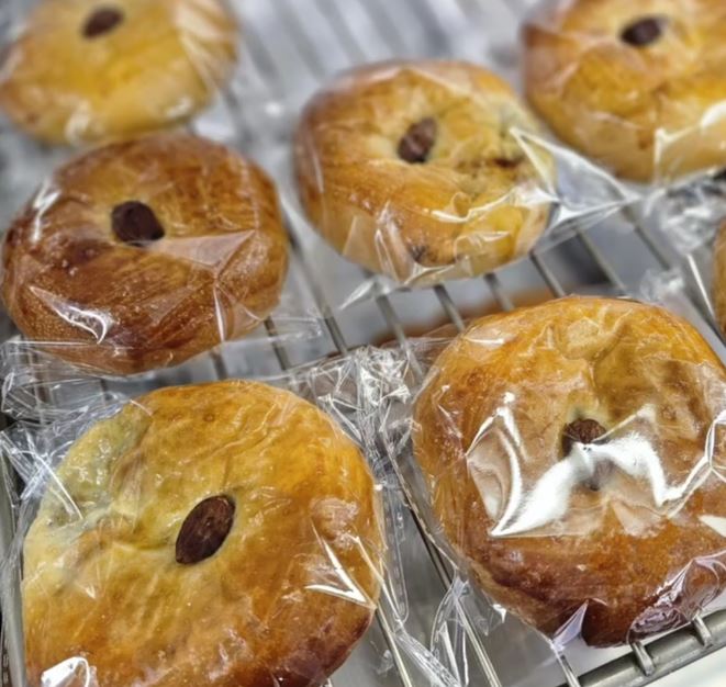HOY HOY Sweet Red Bean Bun*2pcs – Soft & Fluffy Bakery Classic
