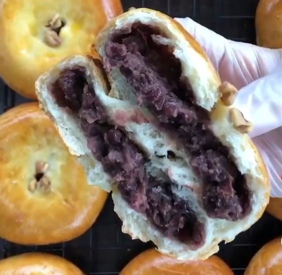 HOY HOY Sweet Red Bean Bun*2pcs – Soft & Fluffy Bakery Classic